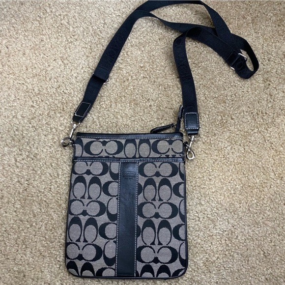 Coach Kitt Black Signature Canvas Messenger Crossbody - Picture 1 of 5